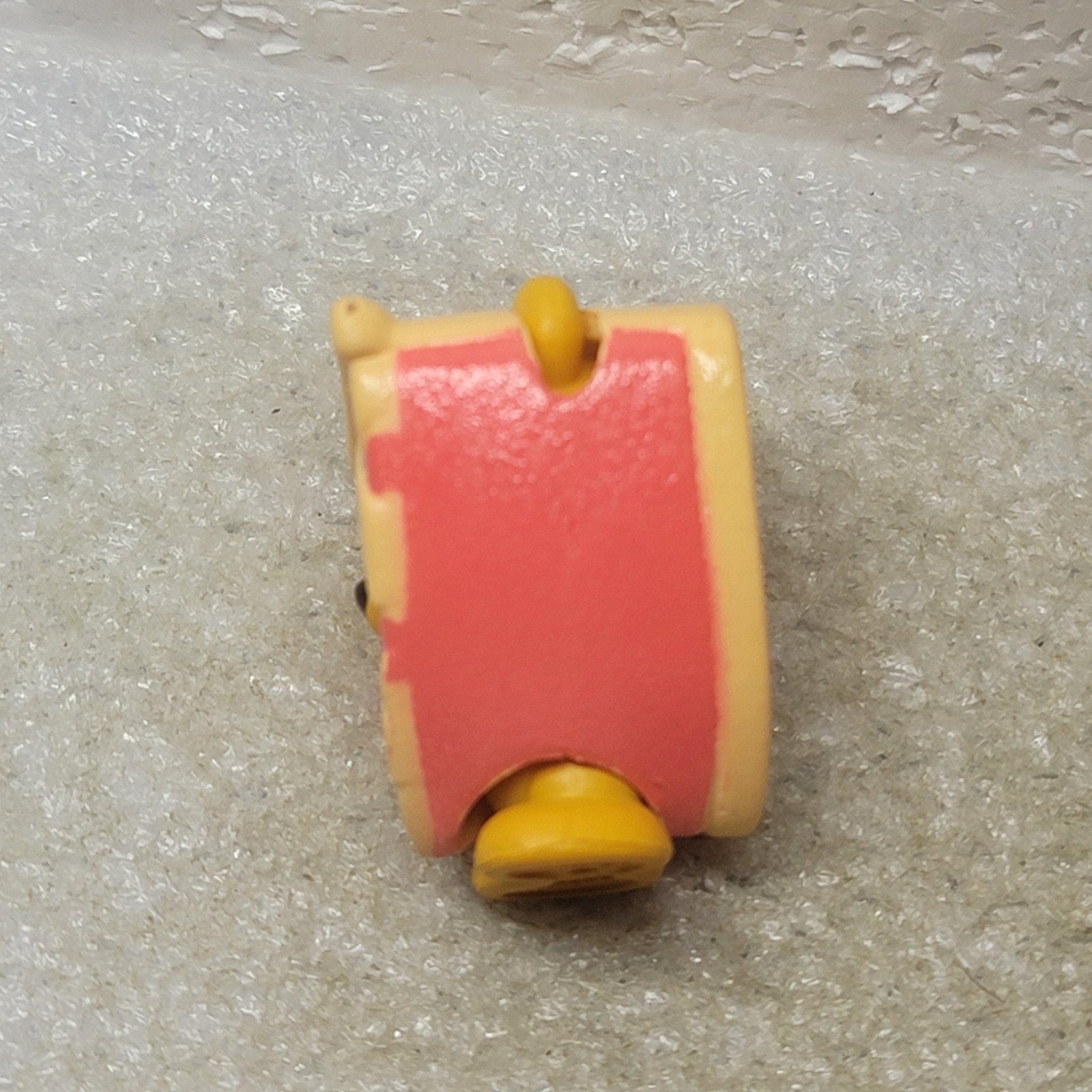 Disney Doorables Costume Cuties Winnie the Pooh Cherry Pie Outfit Figure